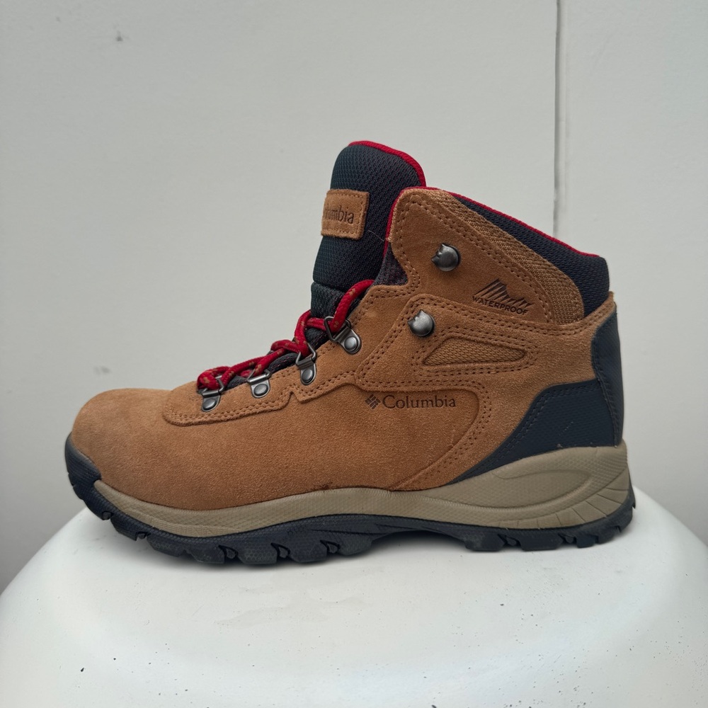 Columbia Women's Newton Ridge Plus Waterproof Amped Hiking Boot Size 9.5